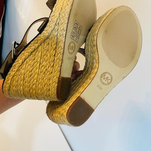 Michael Kors NWOT Black Leather Wedges - Picture 5 of 5